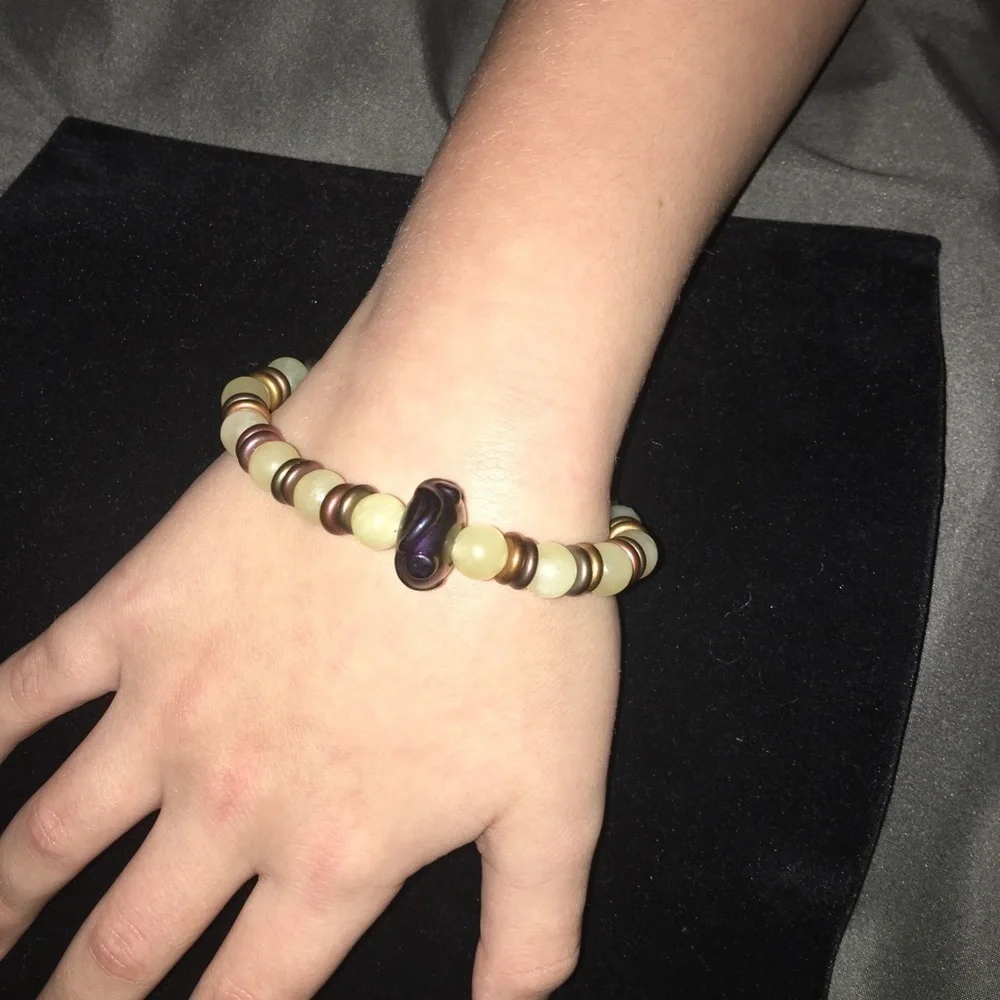Jade and Czech Glass stretch bracelet cream and purple colors 6 3/4 inches
